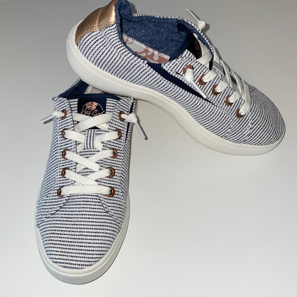 Brand new Roxy sneakers
